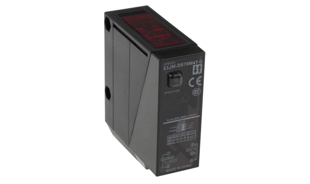 Omron E3JM-DS70M4T-G, Diffuse Photoelectric Sensor, Block Sensor, 700 mm Detection Range