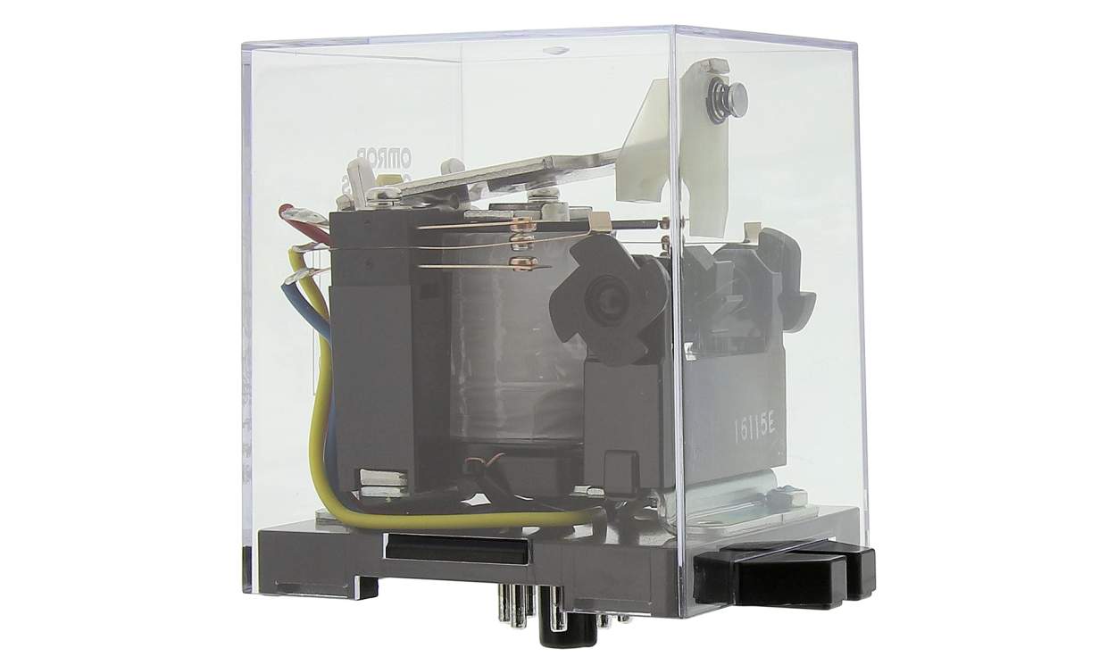 Omron G4Q-212S 220VAC, Plug In Latching Power Relay, 220V ac Coil, 5A Switching Current, DPDT