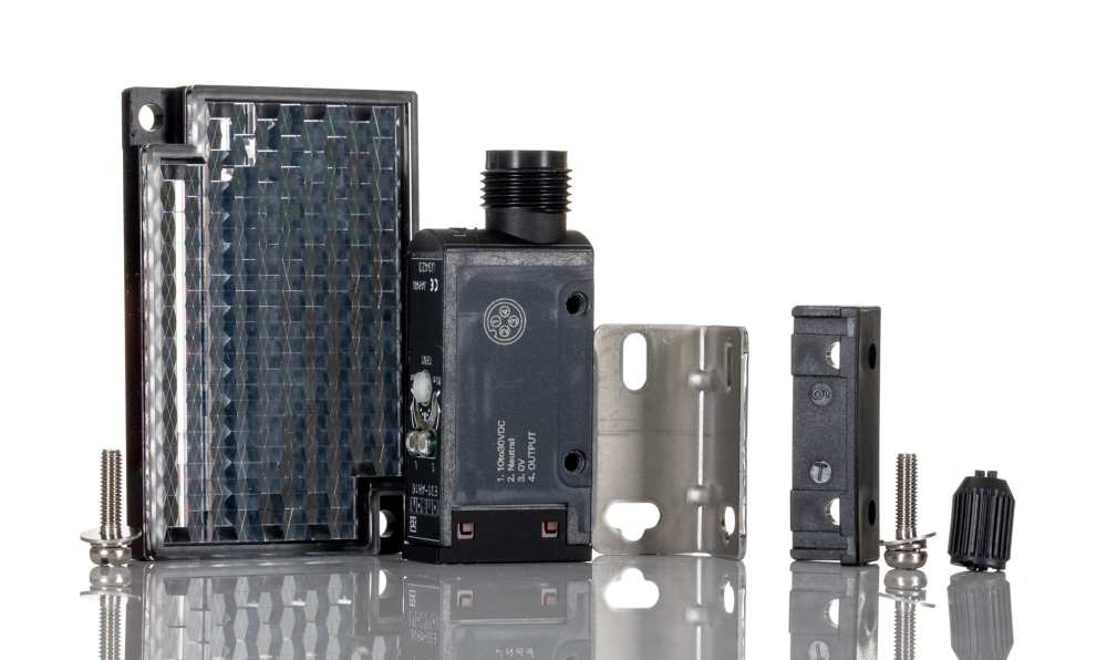 Omron E3SAR16, Retroreflective Photoelectric Sensor, Block Sensor, 100 mm → 2 m Detection Range