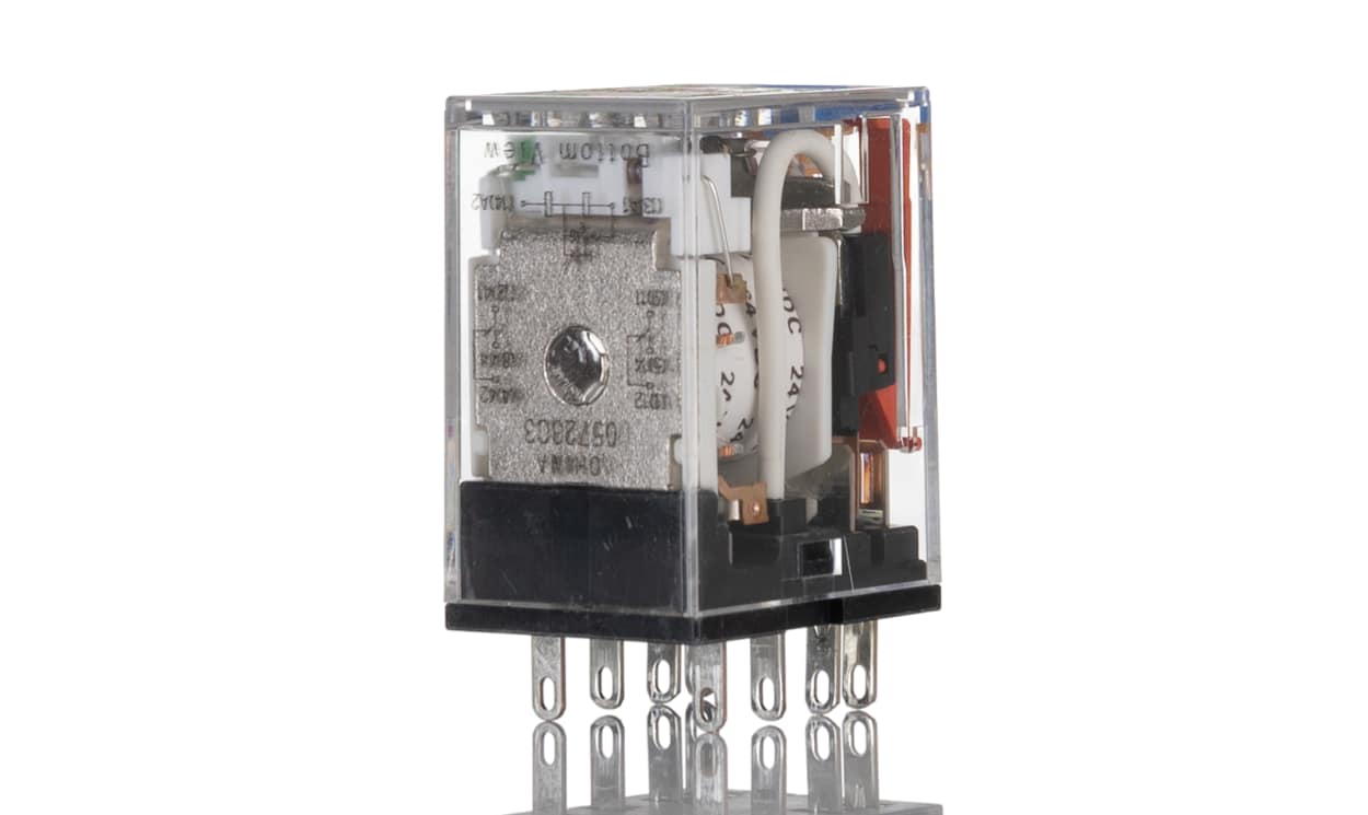 Omron MY2IN-GS-R DC24, Plug In Latching Power Relay, 24V dc Coil, 10A Switching Current, DPDT