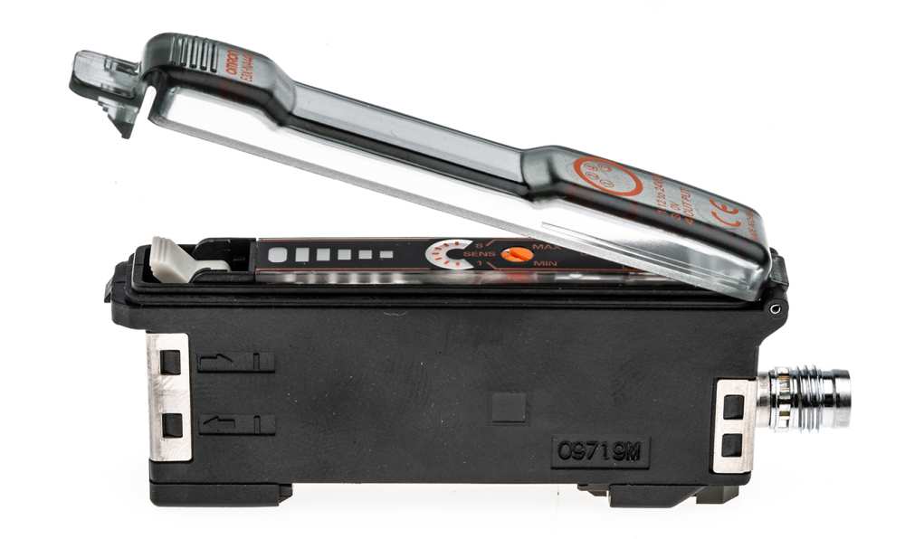 Omron E3X-NA44V, Fibre Optic Sensor, PNP Output, 12 → 24 V dc