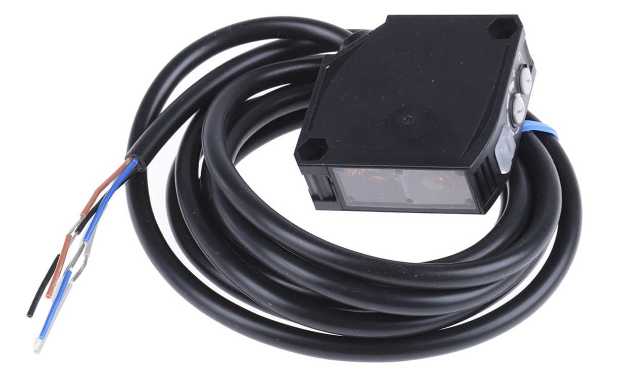 Omron E3JK-RR12 2M, Retroreflective Photoelectric Sensor, Block Sensor, 10 mm → 10 m Detection Range - generaltechuae