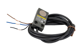 Omron TL-W5F1, Inductive Block Proximity Sensor, 5 mm Detection, PNP NO, 12 → 24 V dc