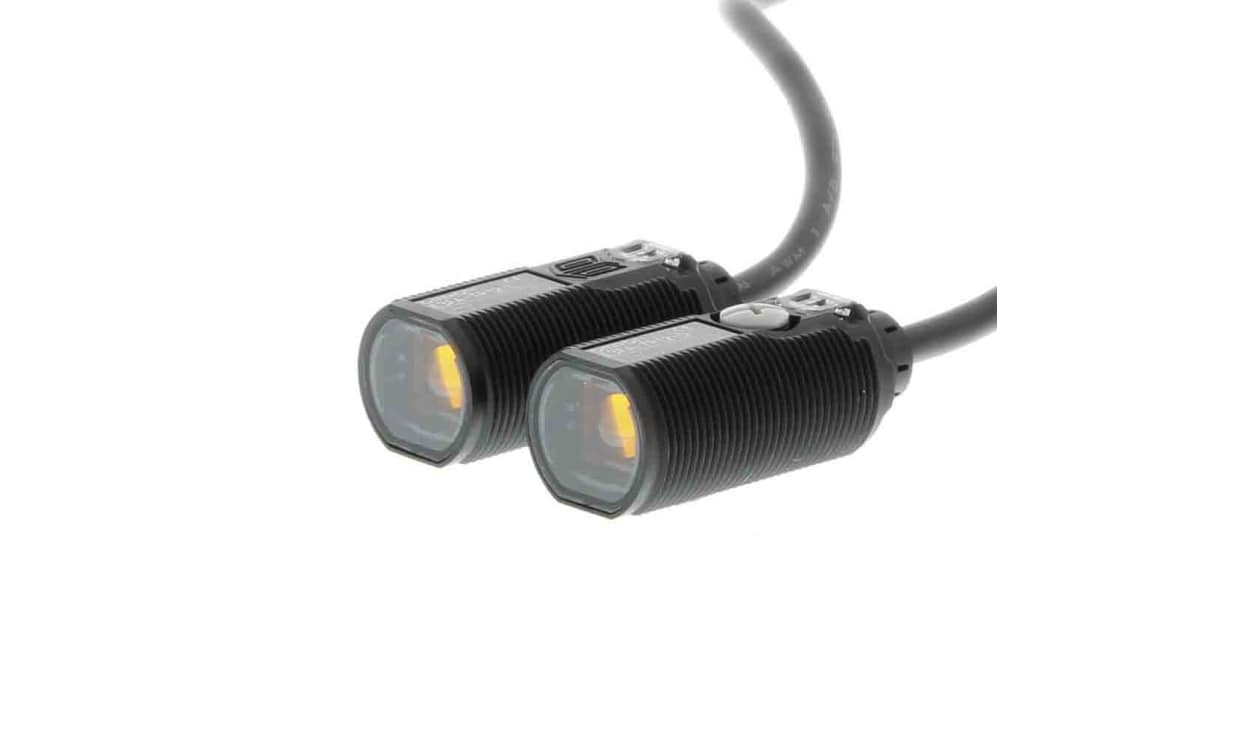 Omron E3FA-TN12 2M, Through Beam Photoelectric Sensor, Barrel Sensor, 15 m Detection Range