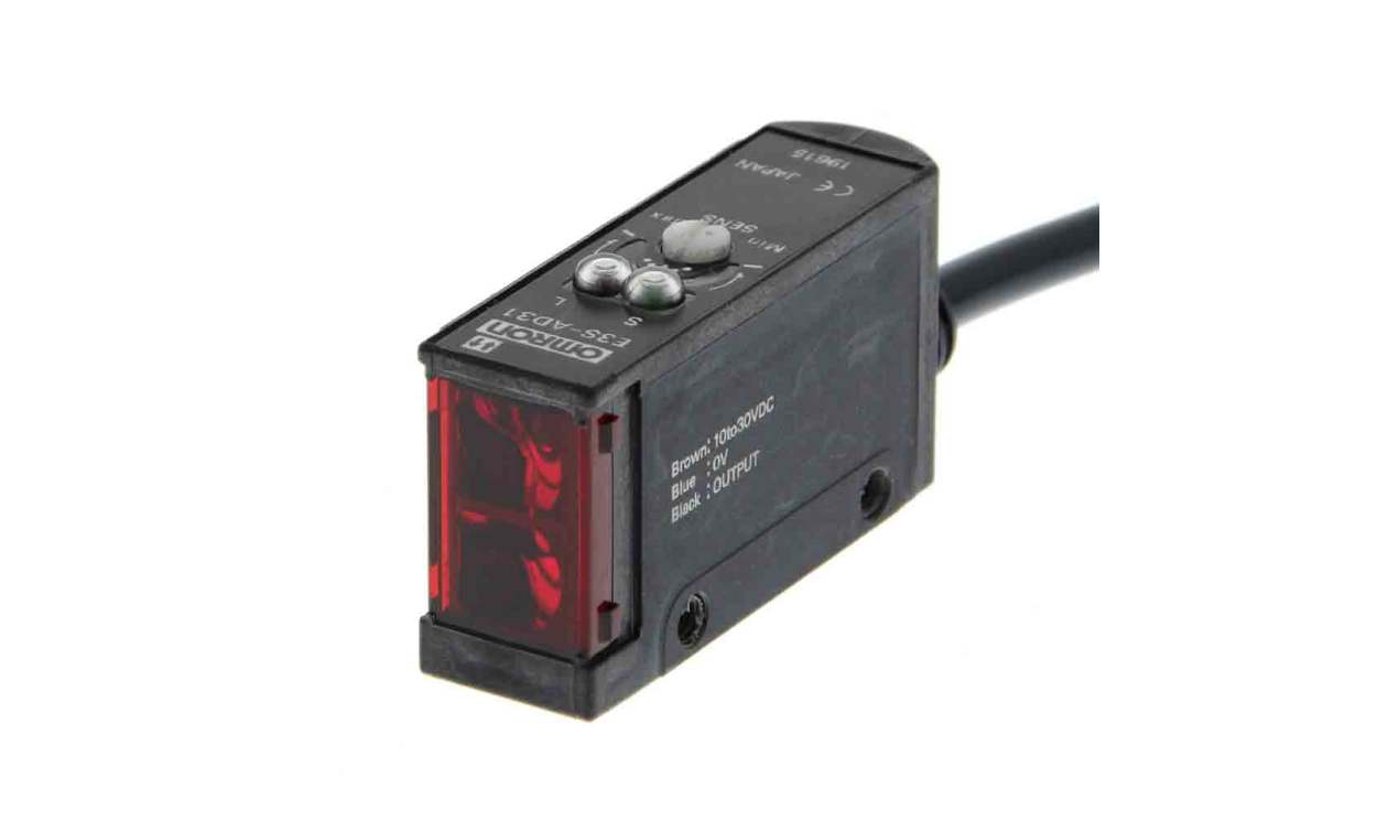 Omron E3S-AD33, Diffuse Photoelectric Sensor, Block Sensor, 100 mm Detection Range