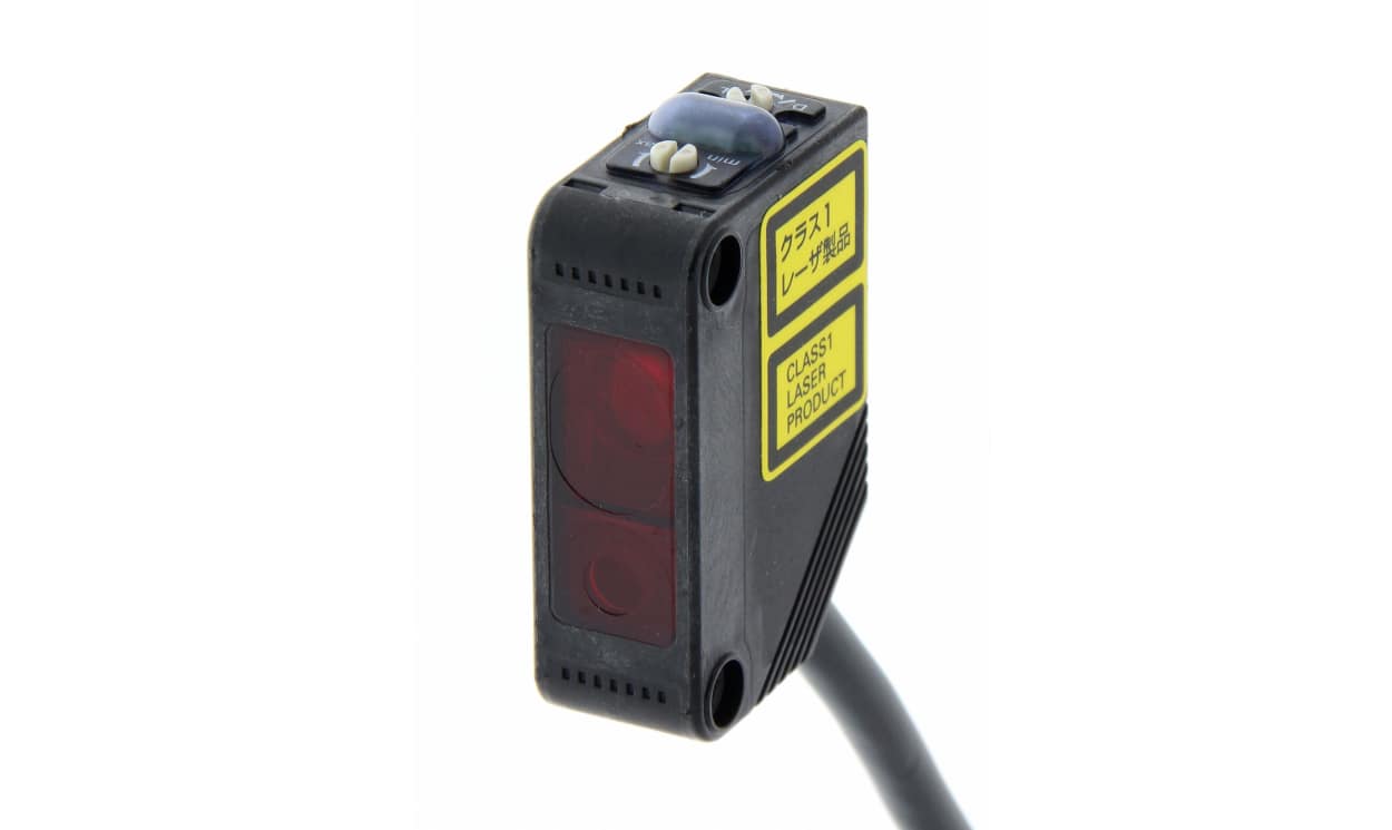 Omron E3Z-LL81 2M, Background Suppression Photoelectric Sensor, Rectangular Sensor, 300 mm Detection Range