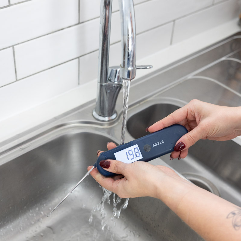 ETI 810-704 | Sizzle Waterproof Food Thermometer with Magnet | Red, ±0.5 °C - generaltechuae (4)